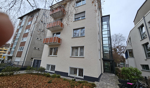 2-room apartment in Frankfurt's Westend!