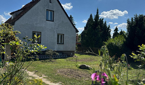 Verstecktes Juwel: Grundstück mit altem Haus