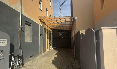 Wohnung und Geschäftshaus mit Hof