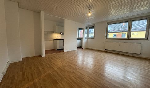 Erstbezug nach Renovierung - Helle 1-Zimmer-Wohnung mit Küche