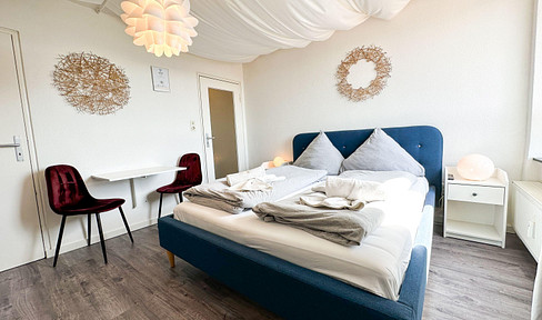 Furnished one-bedroom apartment with internet access and excellent transport links.