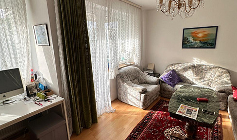 Attractive 3-room apartment with balcony & subway right outside the door