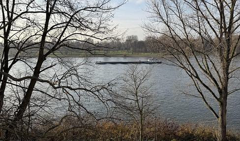 Wohnen direkt am Rhein mit Blick auf den Dom. Stilvolle 70 m² Designwohnung in Köln-Mülheim