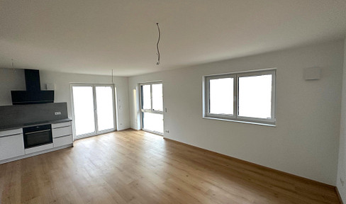 NEUBAU-ERSTBEZUG: 3-Zi-Wohnung mit EBK, Balkon & Stellplatz - Erlangen-Steudach