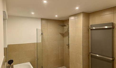 NEUEINZUG Energetisch Saniert 3 Zi EG Wohnung 107m2 Wintergarten XXL Garten BARRIEREFREI