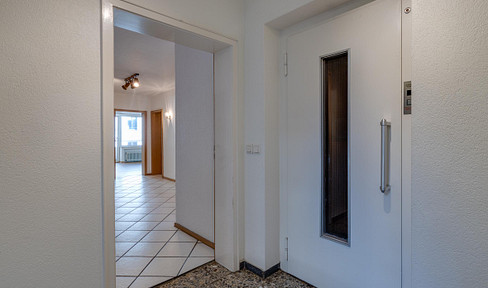 TOP location, Düsseltal/Zooviertel, commission-free - elevator, 2 balconies, EBK, single garage