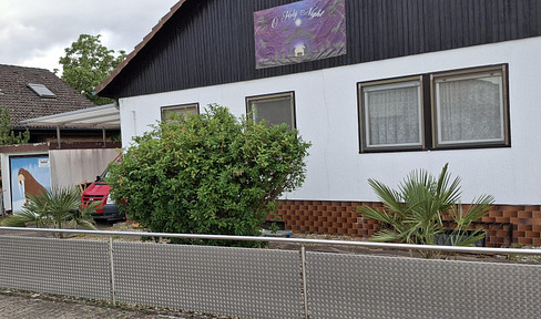 Detached single-family house with basement apartment