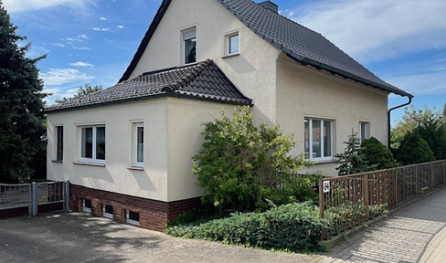Detached house with garage and garden in Jessen