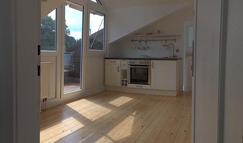 Bright, quiet 2-room attic apartment in Starnberg-Söcking