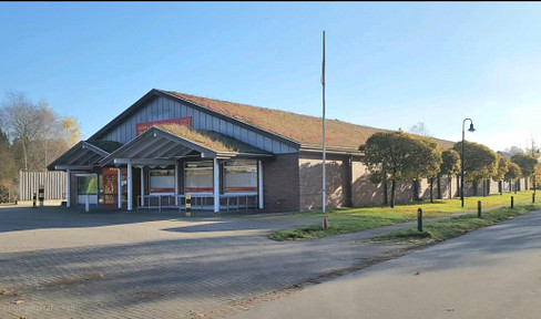 1,450m² sales area + storage area with 6,350m² plot 1A location centrally on B75 from private owner