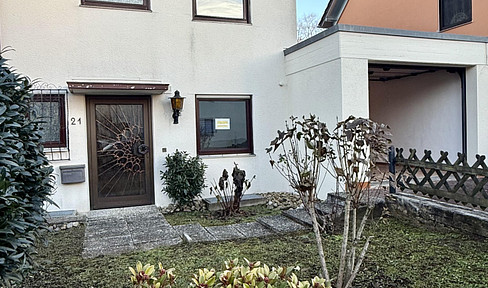 Semi-detached house in prime location. Reserved