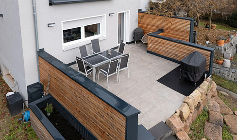 Refurbished detached house with spacious plot