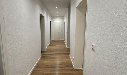 Erstbezug neu sanierter 4,5-Zimmer-Erdgeschosswohnung mit neuer EBK in zentraler Lage