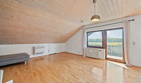 92 sqm top floor apartment with balcony, air conditioning and new fitted kitchen