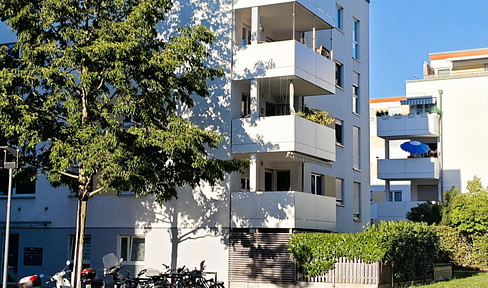 Ihr neues Zuhause am Flugfeld: Großzügige 4-Zimmer-Wohnung mit Balkon & Homeoffice-Charme