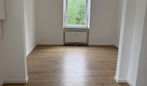 For rent: 1-room apartment, including kitchen and bathroom.