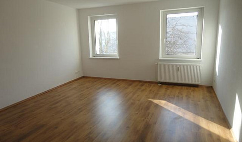 High-quality and beautiful 4-room apartment in a good location with conservatory