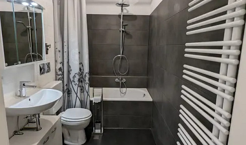 Exklusive 2,5-Zimmerwohnung mit herrlichem Blick ins Grüne mit TG-Stellplatz