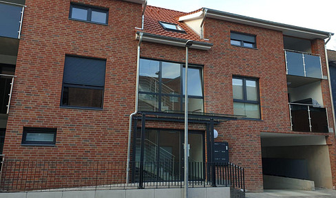 Right in the center! 3-room maisonette apartment, 97 sqm, balcony, cellar, underground parking and much more.