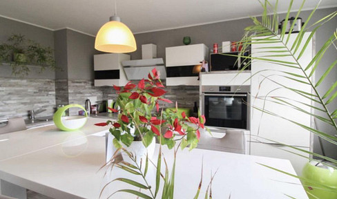 Haus im Haus / 4-Zimmer Maisonette-Wohnung mit EBK & Stellplatz