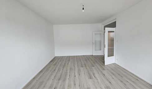 Frisch sanierte, sonnige 2-Zimmer-Wohnung mit Süd-Loggia & TG-Stellplatz – ruhig & zentral