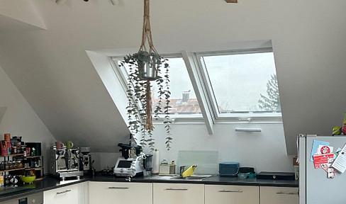 helle Dachgeschosswohnung in ruhiger Lage