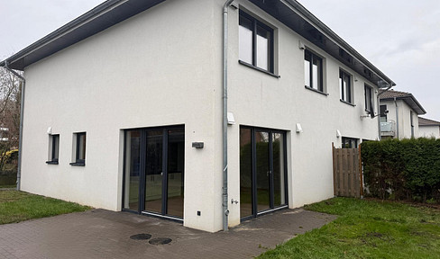 Modern, young, available immediately - as good as new DHH directly from the owner !!!