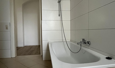 First occupancy after renovation - Spacious 4-room apartment in Zwickau-Nord