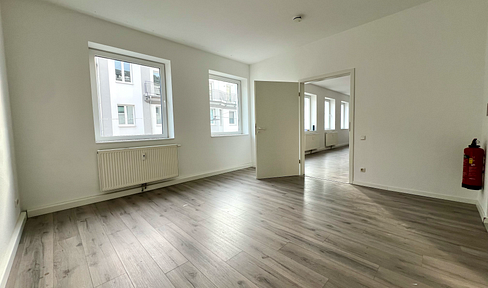 Barrier-free practice/commercial space with 255 m², large terrace, 3 bathrooms - available immediately!