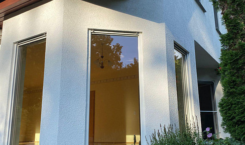 Living on the outskirts of Berlin - well-kept EFH with garden and modern furnishings