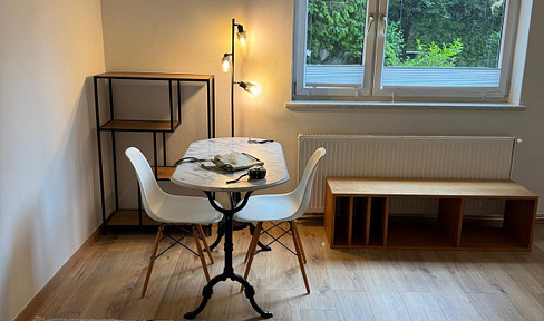 Freshly renovated inner courtyard studio apartment with garden view near Yppenplatz