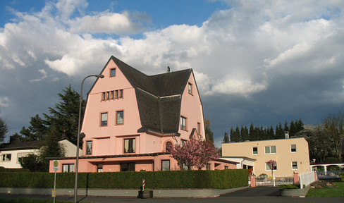 Well-kept, large first floor apartment with private garden