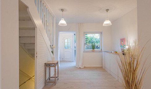 Light-flooded terraced house with garage & garden in Bramfeld