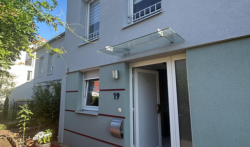 Reihenmittelhaus mit Garage und Stellplatz