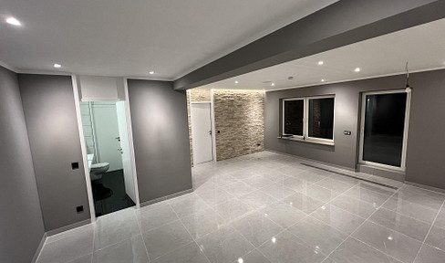 Moderne & frisch sanierte 2-Zimmer-Wohnung mit großem Balkon, Garage und Stellplatz, Toplage