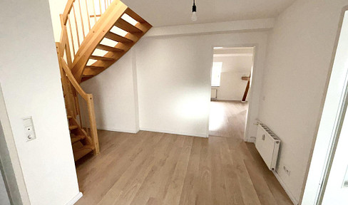 LARGE 3 ROOM MAISONETTE WITH FITTED KITCHEN IN THE CENTER OF MAGDEBURG