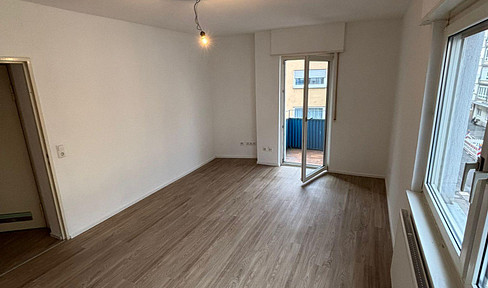Helle und stilvolle 1-Zimmer-Wohnung mit EBK und Balkon