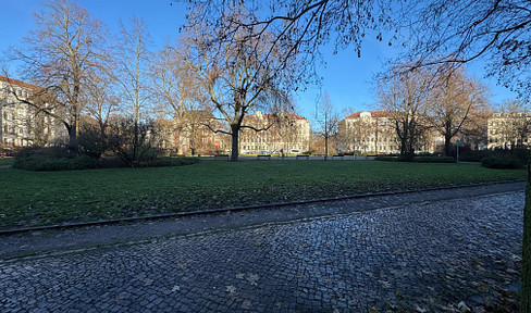 Parks and cafés in the vicinity of her new 1.5-room apartment on one of the beautiful corners in Connewitz