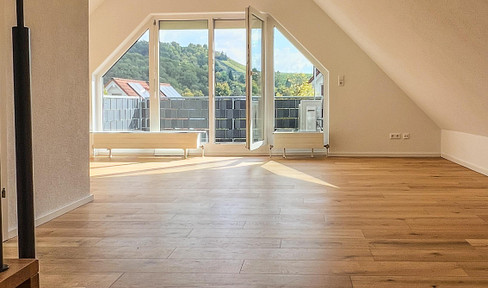 Modern 4-room maisonette with open-plan living concept, balcony & underground parking space in a top location