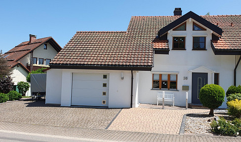 Well-maintained semi-detached house in Görwihl, fully air-conditioned - no agent fees!