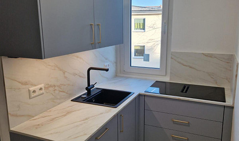 Freshly renovated 2-room apartment near Charlottenburg Palace. Available for immediate occupancy - without commission!