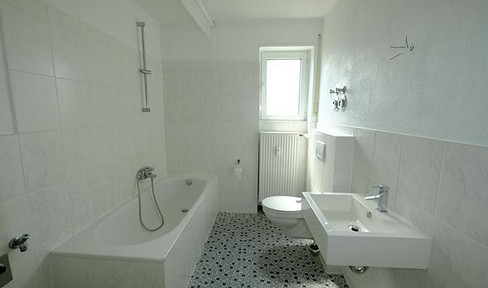 Sehr schöne 4-Zimmer+Wohnküche+Bad 100qm plus 19qm überdachtem Balkon auf der Heide zentrumsnah