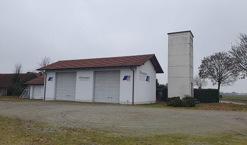 Commercial building on a large plot with direct highway access