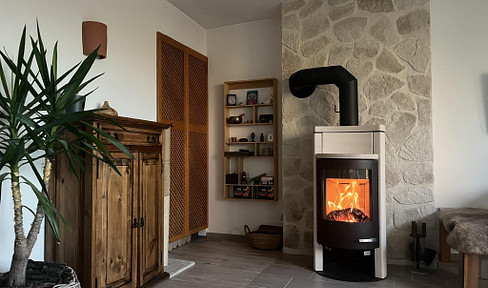 Sunny, quiet 2.5 room DG with wood-burning stove * free of commission * renovated