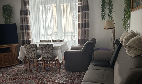Well-designed 3-room apartment (convertible to 4 rooms), with a balcony on the 1st floor, located near the city center.