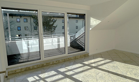 Sehr helle 2-Zimmer Dachgeschosswohnung in ruhiger Lage