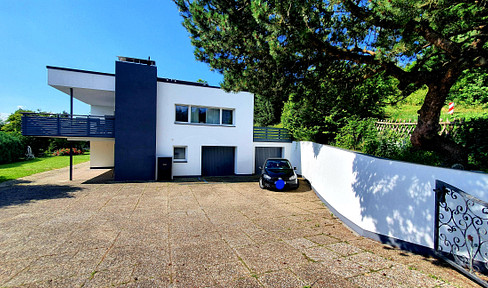 Commission-free, 1-2 family house with far-reaching views and large garden