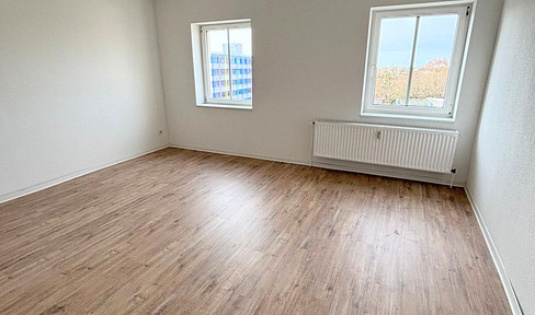 Helle 70 m² 2-Zimmer Dachgeschosswohnung mit Einbau Küche in Uninähe