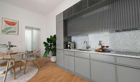 Frisch renovierte lichtdurchflutete Altbauwohnung zum Wohlfühlen (Eckwohnzimmer!)