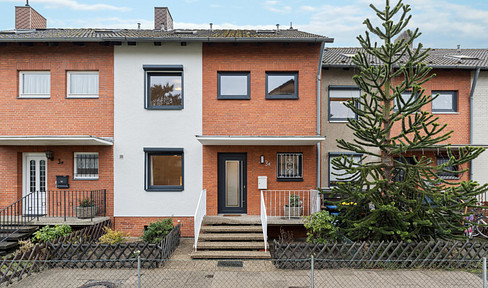 Ready-to-move-in renovated mid-terrace house with 6 rooms and garage in Seelze